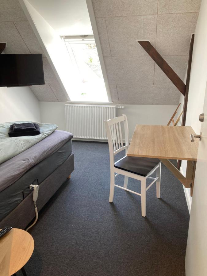 Bed And Kitchen *